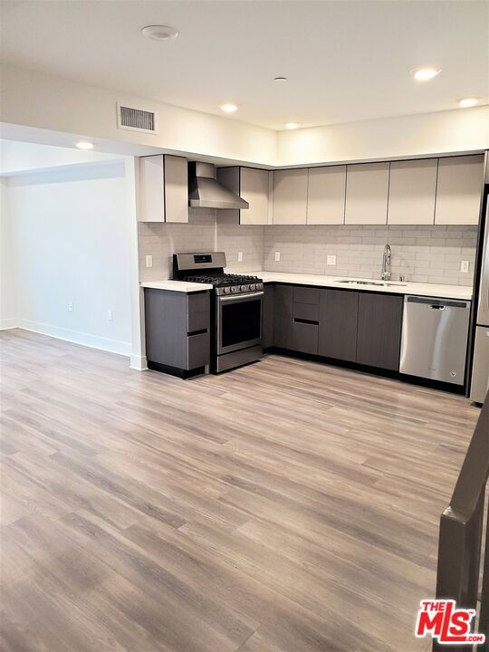 5030 Rosewood Avenue, Los Angeles CA: https://media.crmls.org/mediaz/72bc40da-7c52-4f85-aef3-f5453bda9313.jpg
