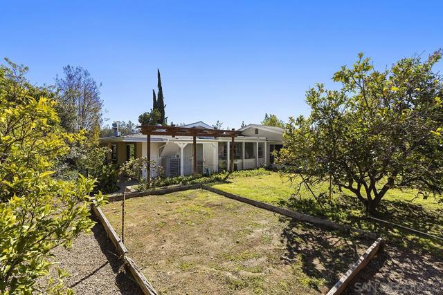 13430 Sagewood Drive, Poway CA: https://media.crmls.org/mediaz/72bcc08a-8bb2-4b64-b620-5579995f7761.jpg