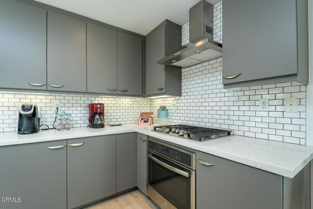 11594 Riverside Drive, Valley Village CA: https://media.crmls.org/mediaz/72bcc85b-2880-4504-9b00-209bc8cbe3ad.jpg