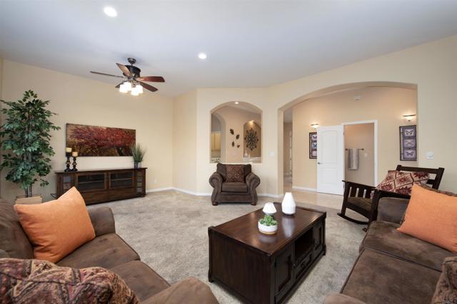 Detail Gallery Image 6 of 29 For 120 N Upas, Escondido,  CA 92025 - 4 Beds | 2/1 Baths