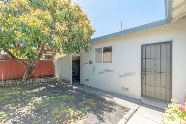 14510 Locust St, San Leandro CA: https://media.crmls.org/mediaz/72becbcc-6ef2-4410-b684-a62ab8f200d4.jpg