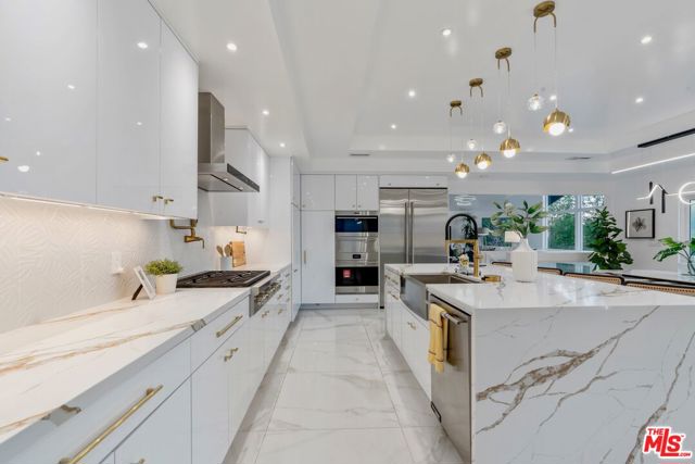 4854 Brewster Drive, Tarzana CA: https://media.crmls.org/mediaz/72bf0596-64ed-4dd2-99ca-e6b2e68b5d4c.jpg