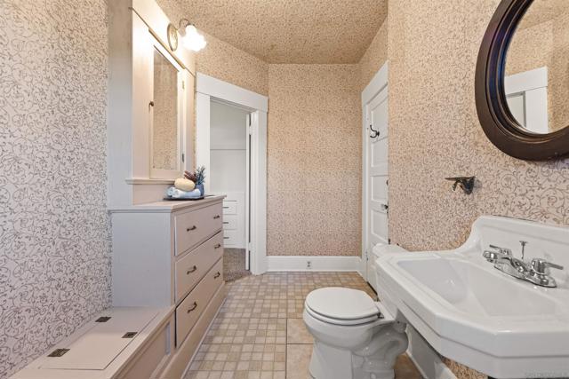 4229 Saint James Place, San Diego CA: https://media.crmls.org/mediaz/72bf3a30-f7c1-4e80-9ac9-238d0b3bb887.jpg