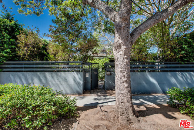 449 Westbourne Drive, West Hollywood CA: https://media.crmls.org/mediaz/72bf7e5e-6539-4d0f-972c-2c2578b72e81.jpg