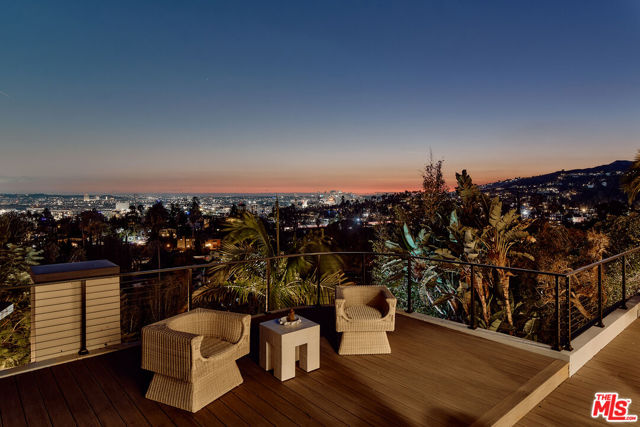 2250 El Contento Drive, Los Angeles CA: https://media.crmls.org/mediaz/72bfe57c-b7e4-41c6-9dc8-4c212560e598.jpg