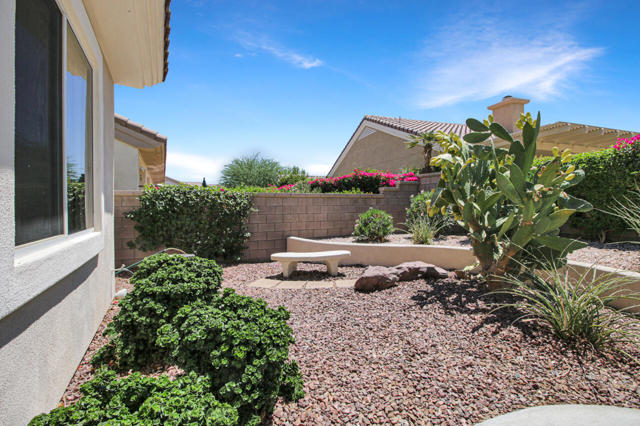 35925 Rosemont Drive, Palm Desert CA: https://media.crmls.org/mediaz/72bff3db-98d0-43c4-9f17-9ef30758e331.jpg