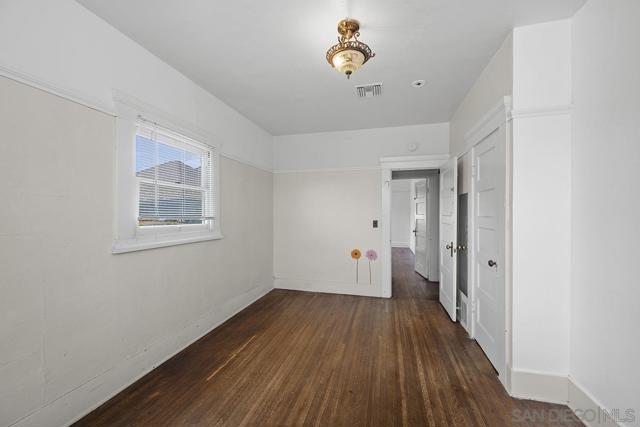1821 25 Cypress Ave, San Diego CA: https://media.crmls.org/mediaz/72c07d84-4f3d-41fc-9c46-42390544992a.jpg