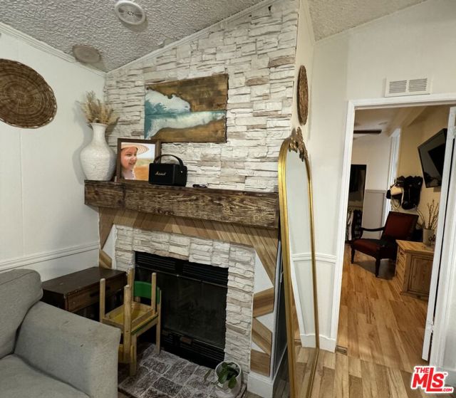 25000 Hawkbryn Avenue, Newhall CA: https://media.crmls.org/mediaz/72c1b2b7-9b69-406c-97e8-77f57b57c6ff.jpg