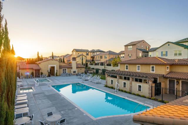3335 Vittoria Loop, Dublin CA: https://media.crmls.org/mediaz/72c23638-2aca-413a-af2a-0a1f3315e997.jpg