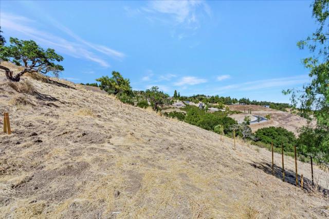 14721 Shannon Road, Los Gatos CA: https://media.crmls.org/mediaz/72c27945-c668-4241-affe-4af4e6b98a7c.jpg