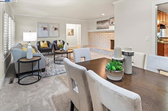25631 Paul Ct, Hayward CA: https://media.crmls.org/mediaz/72c28b2b-905e-453c-a9cd-800996d25411.jpg