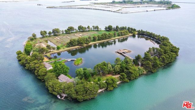 1 Private Island Near Venice, Italy,  CA: https://media.crmls.org/mediaz/72c34eaf-149c-4751-b0bd-e2c116009757.jpg