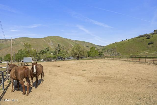 2837 Clear Canyon Road, Lebec CA: https://media.crmls.org/mediaz/72c35107-8a71-4109-96dc-4b7e5acf415c.jpg