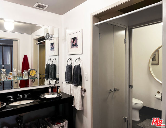 849 S Broadway, Los Angeles CA: https://media.crmls.org/mediaz/72c37c4f-11f7-43ca-86e9-155bfd4820e0.jpg