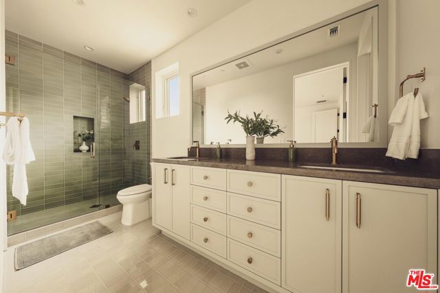 2114 Pier Avenue, Santa Monica CA: https://media.crmls.org/mediaz/72c3c1c4-0640-4205-8482-d98b99de7c05.jpg