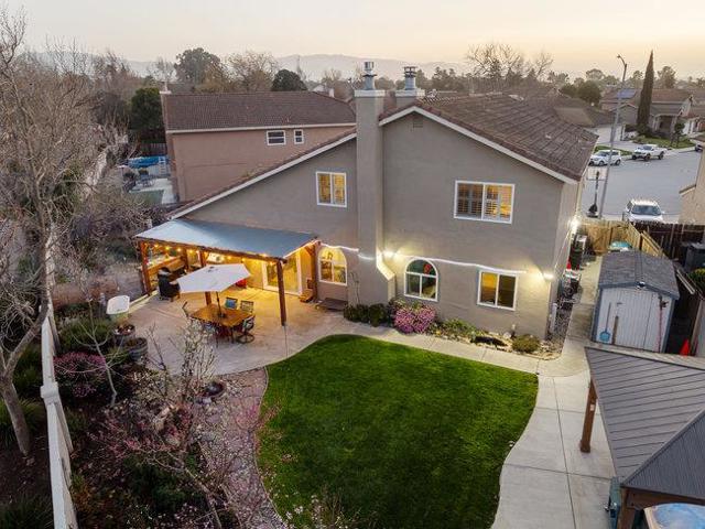 1980 Ponderosa Court, Hollister CA: https://media.crmls.org/mediaz/72c4669b-997d-4740-9856-8b6251a1bac4.jpg