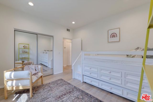 833 17th Street, Santa Monica CA: https://media.crmls.org/mediaz/72c4d045-023d-4314-8ef7-640195898aea.jpg