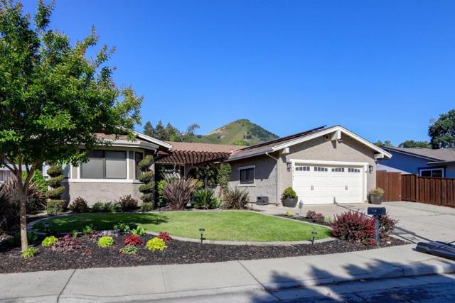 16761 Willow Creek Drive, Morgan Hill CA: https://media.crmls.org/mediaz/72c50c2a-53f7-4a69-ab74-8ab5ca45f638.jpg