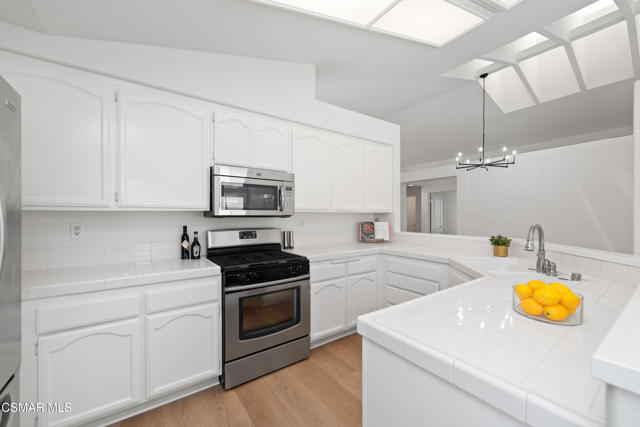 7246 University Drive, Moorpark CA: https://media.crmls.org/mediaz/72c55a59-ffb1-46f6-bc74-a41c1f813547.jpg