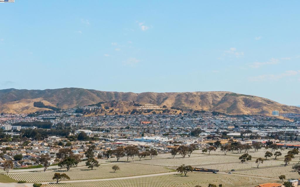 https://media.crmls.org/mediaz/72c55aec-9627-4aa7-ab53-d5236e822769.jpg?preset=X-Large