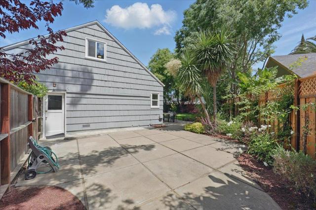 1633 Dallas Court, Los Altos CA: https://media.crmls.org/mediaz/72c5e3e8-51fe-4cfd-863a-1b154b78e13a.jpg
