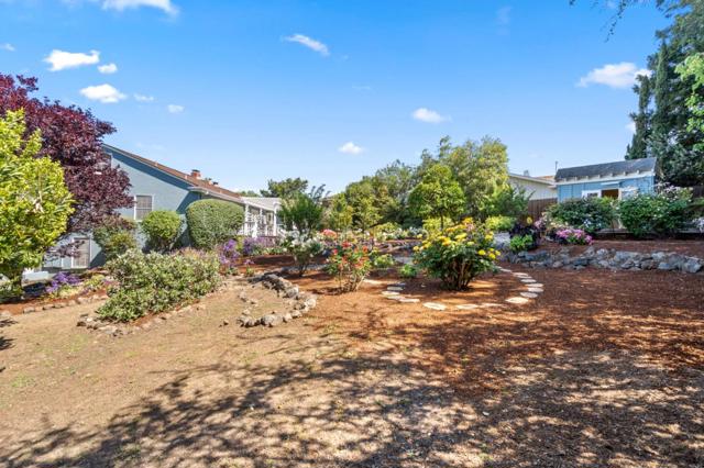 206 Frances Lane, Redwood City CA: https://media.crmls.org/mediaz/72c5f39b-c437-4ca2-95d2-1295867b369a.jpg