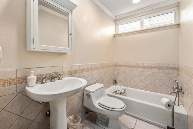 27126 Mariscal Ln, Mission Viejo CA: https://media.crmls.org/mediaz/72c68c38-aa29-49a2-a087-5c41c2d3a759.jpg