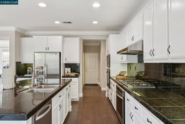 5269 S Montecito Dr, Concord CA: https://media.crmls.org/mediaz/72c6e8e1-f00e-48fa-8bb1-aefb718791e1.jpg