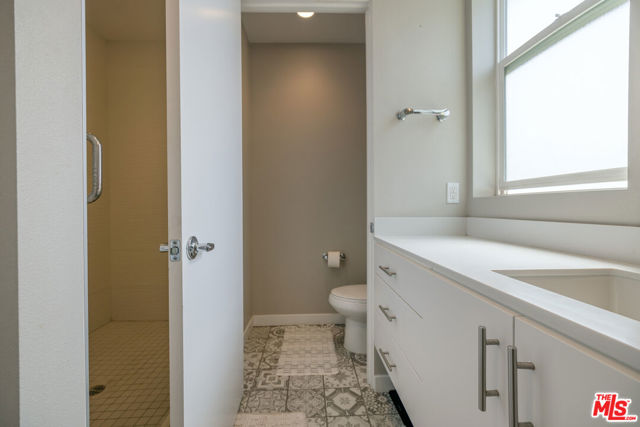 1246 1/2 Gordon Street, Los Angeles CA: https://media.crmls.org/mediaz/72c75958-6eb0-4efe-9224-c3e7fc581fc7.jpg