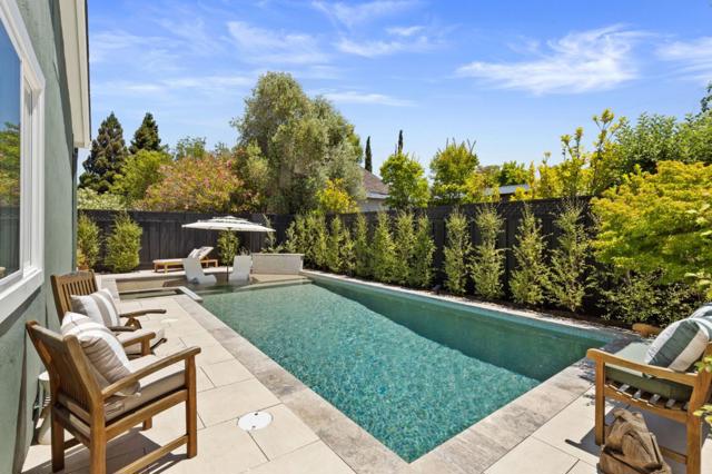 2061 Oakley Avenue, Menlo Park CA: https://media.crmls.org/mediaz/72c7a744-7397-42a0-9745-ce3a291cca08.jpg