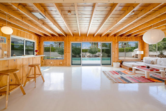 1022 E Mesquite Avenue, Palm Springs CA: https://media.crmls.org/mediaz/72c7f61b-5f02-4171-b5f4-f93101168205.jpg