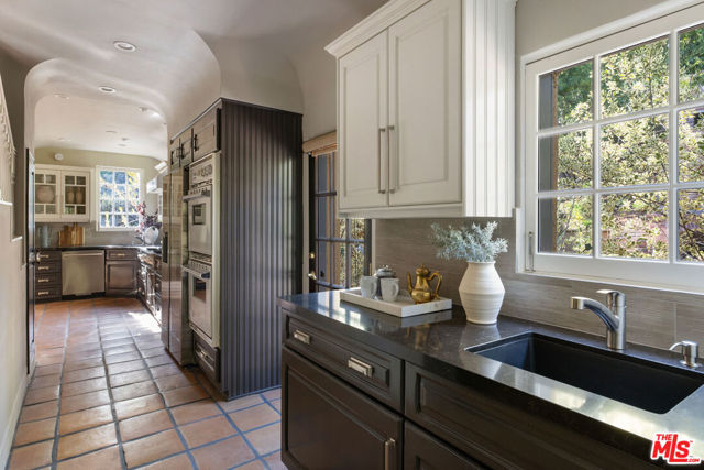 540 Mount Washington Drive, Los Angeles CA: https://media.crmls.org/mediaz/72c806cc-6628-4396-b999-16be0b067a27.jpg