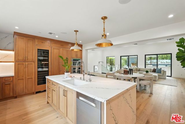 913 913 1/2 N Beverly Glen Boulevard, Bel Air CA: https://media.crmls.org/mediaz/72c84c44-3376-4819-8814-15f250199369.jpg