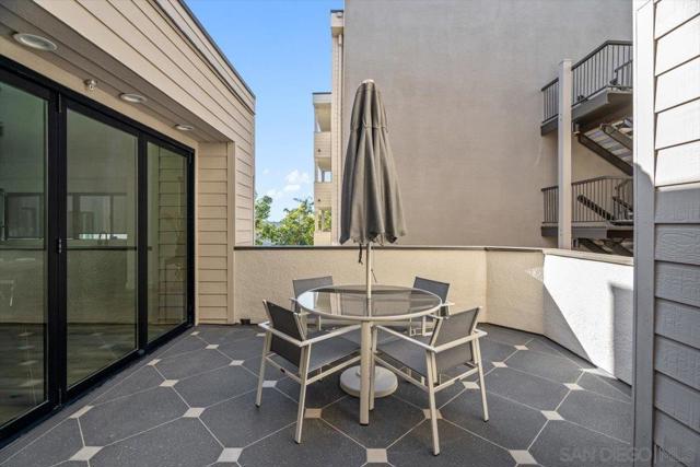 7550 Eads Ave, La Jolla CA: https://media.crmls.org/mediaz/72c98620-20b6-47d4-8a4f-54700aae85e6.jpg