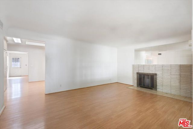 4210 Alcove Avenue, Studio City CA: https://media.crmls.org/mediaz/72c9bac9-c9cd-47af-96d5-8b915d4af64f.jpg