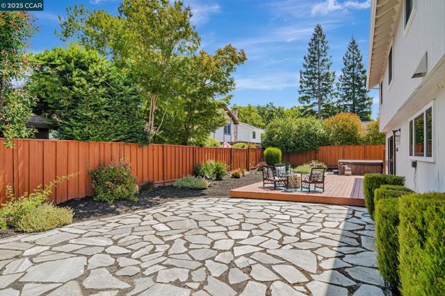 732 Graham Ct, Danville CA: https://media.crmls.org/mediaz/72ca1004-df94-4f65-acaf-072e044f2c89.jpg