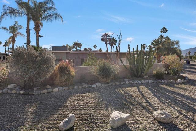 1617 E Paseo El Mirador, Palm Springs CA: https://media.crmls.org/mediaz/72ca1f84-6c19-4021-a26c-fd7147480448.jpg