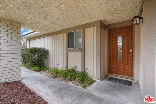 2749 Amber Wood Place, Thousand Oaks CA: https://media.crmls.org/mediaz/72ca49ed-8131-4b29-a09c-e1dae0bb099e.jpg