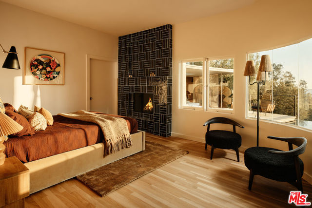 2250 El Contento Drive, Los Angeles CA: https://media.crmls.org/mediaz/72ca8a53-8b20-4f0a-b395-cbe9f357f7db.jpg