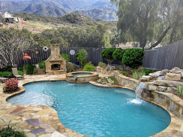 2216 Crest Dr, El Cajon CA: https://media.crmls.org/mediaz/72ca9122-7332-4d10-9348-dc9d79dc8d26.jpg
