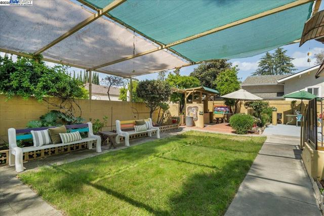 41351 Fremont Blvd, Fremont CA: https://media.crmls.org/mediaz/72cabc30-e2f9-4699-9526-090dcf596fab.jpg