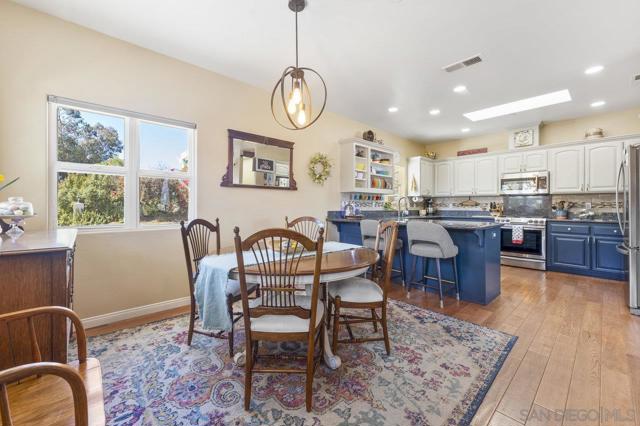 2216 Crest Dr, El Cajon CA: https://media.crmls.org/mediaz/72cabdd2-7e7e-4e2a-bd62-29ff02d9f0f7.jpg