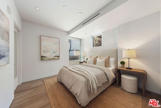 1012 2nd Street, Santa Monica CA: https://media.crmls.org/mediaz/72cb40d0-88d3-45a4-b0e6-29de3eb65c13.jpg