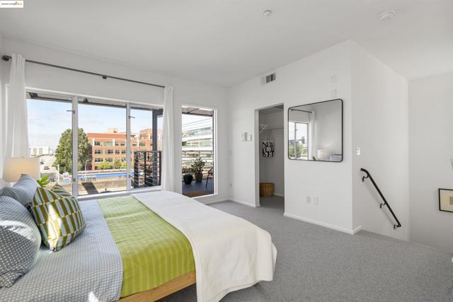 1364 Powell St, Emeryville CA: https://media.crmls.org/mediaz/72cb4517-c770-4174-967d-7b32329336ff.jpg