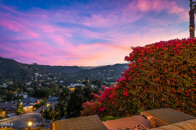 3626 Saint Elizabeth Road, Glendale CA: https://media.crmls.org/mediaz/72cb883b-d836-4904-a2f8-f6522dea3d24.jpg
