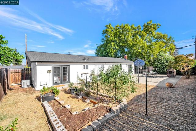 1498 Delaware Dr, Concord CA: https://media.crmls.org/mediaz/72cbaecb-6f14-431f-b301-19fedaf11fb7.jpg