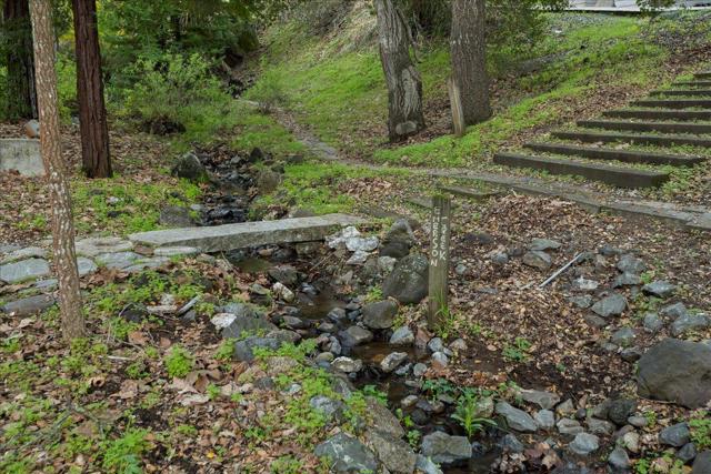 28140 Story Hill Lane, Los Altos Hills CA: https://media.crmls.org/mediaz/72cbddfb-f701-4552-8db8-474d8c55aebd.jpg