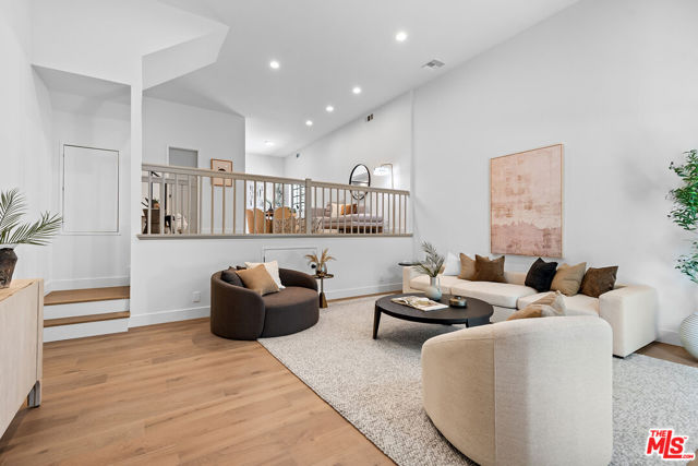 3516 Via Dolce, Marina del Rey CA: https://media.crmls.org/mediaz/72cc102c-ae44-4e68-a1e5-3780ebcecb40.jpg