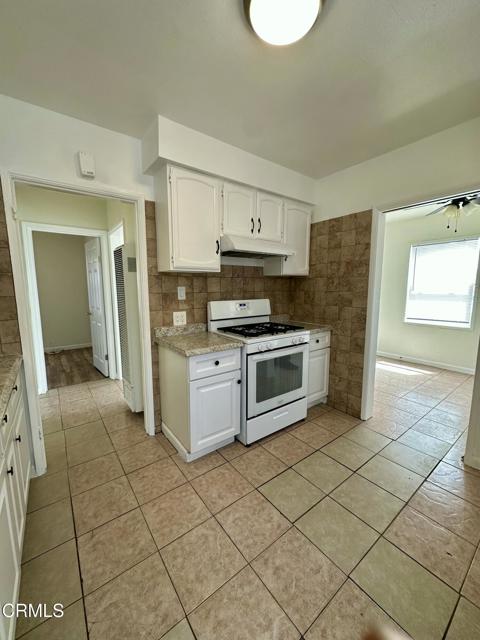 135 N Roosevelt Avenue, Oxnard CA: https://media.crmls.org/mediaz/72ccf803-c646-444f-87d4-fa3af71935d4.jpg