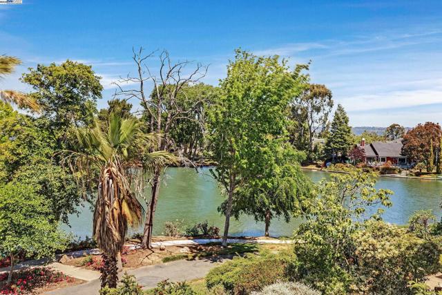 131 Diapian Bay, Alameda CA: https://media.crmls.org/mediaz/72ccfa41-9a10-4865-859c-e5e9d1dddd04.jpg